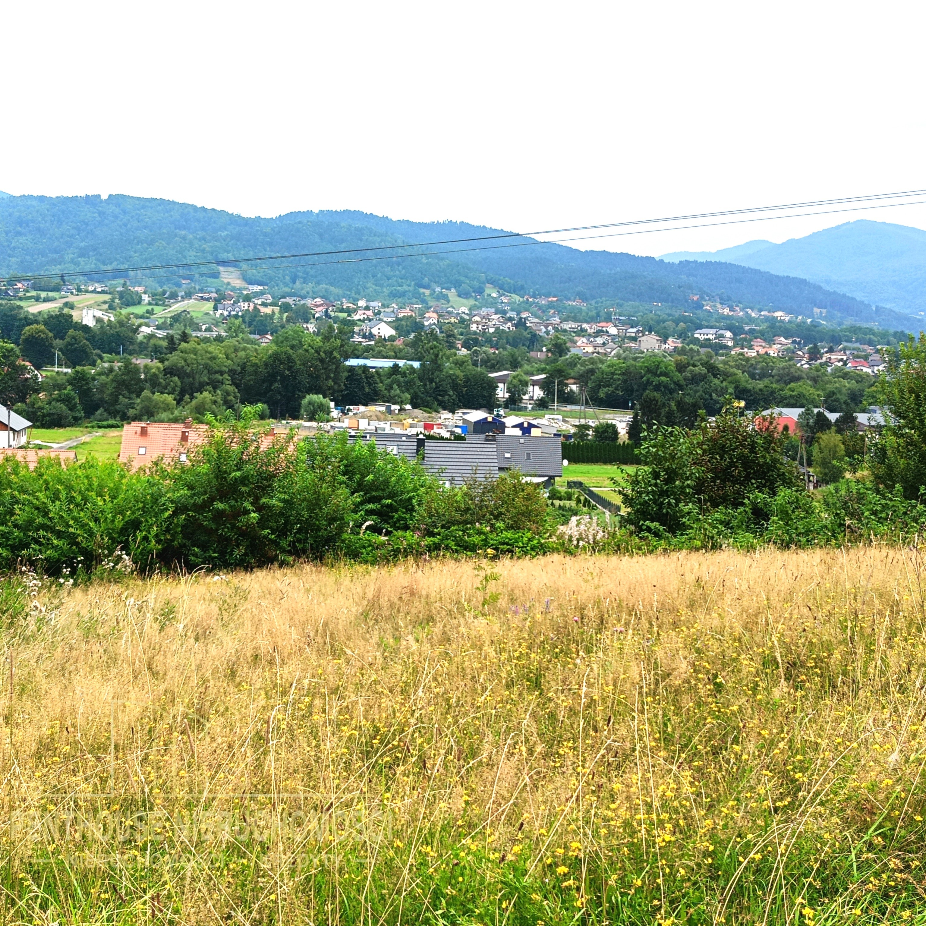 Z WIDOKIEM NA GÓRY I JEZIORO