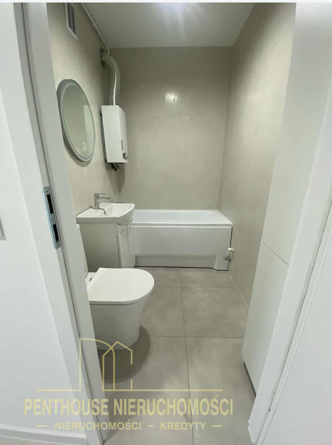 Z WIDOKIEM NA PANORAMĘ MIASTA