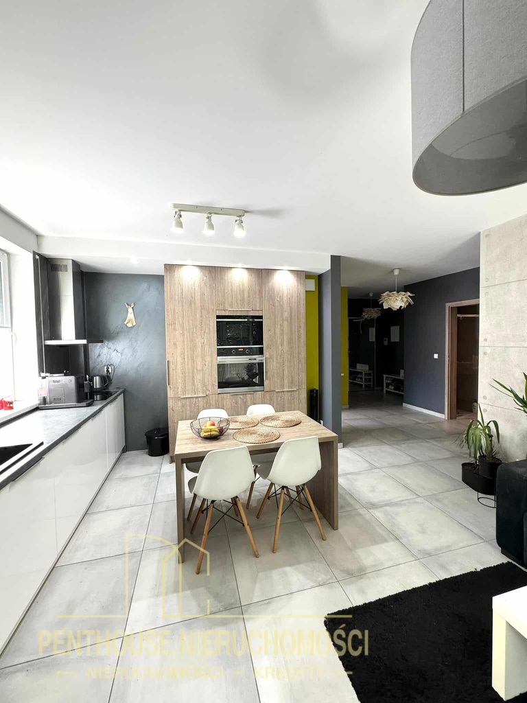 Z MIEJSCEM PARKINGOWYM 